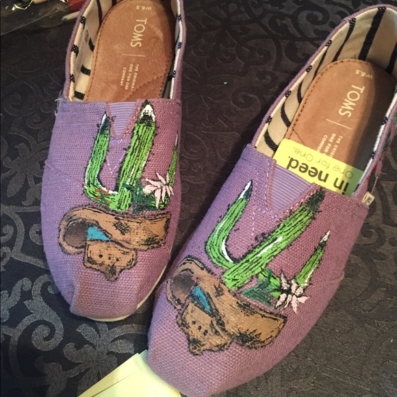 Hand painted toms. - Picture 2 of 2